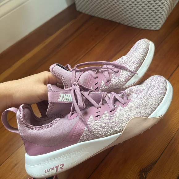 Nike Elite TR sneakers size 7 in great condition - Picture 4 of 5